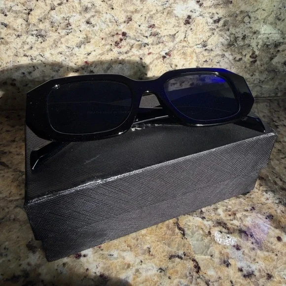 Zara Black Rectangular Sunglasses - Picture 2 of 3